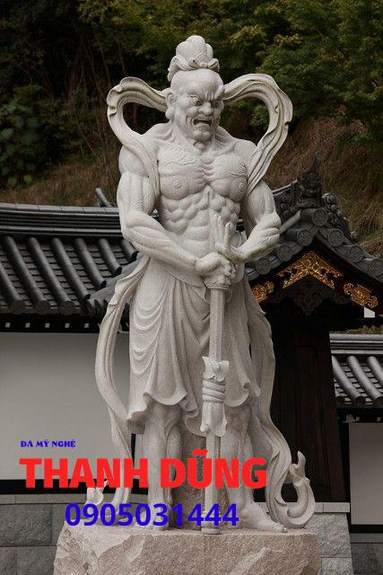Tượng Kim Cang đứng